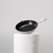 Perlově šedá 26cm
